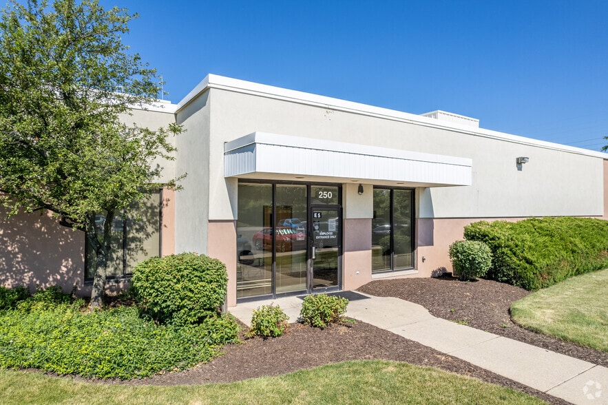 250 S Gary Ave, Carol Stream, IL for lease - Building Photo - Image 2 of 12
