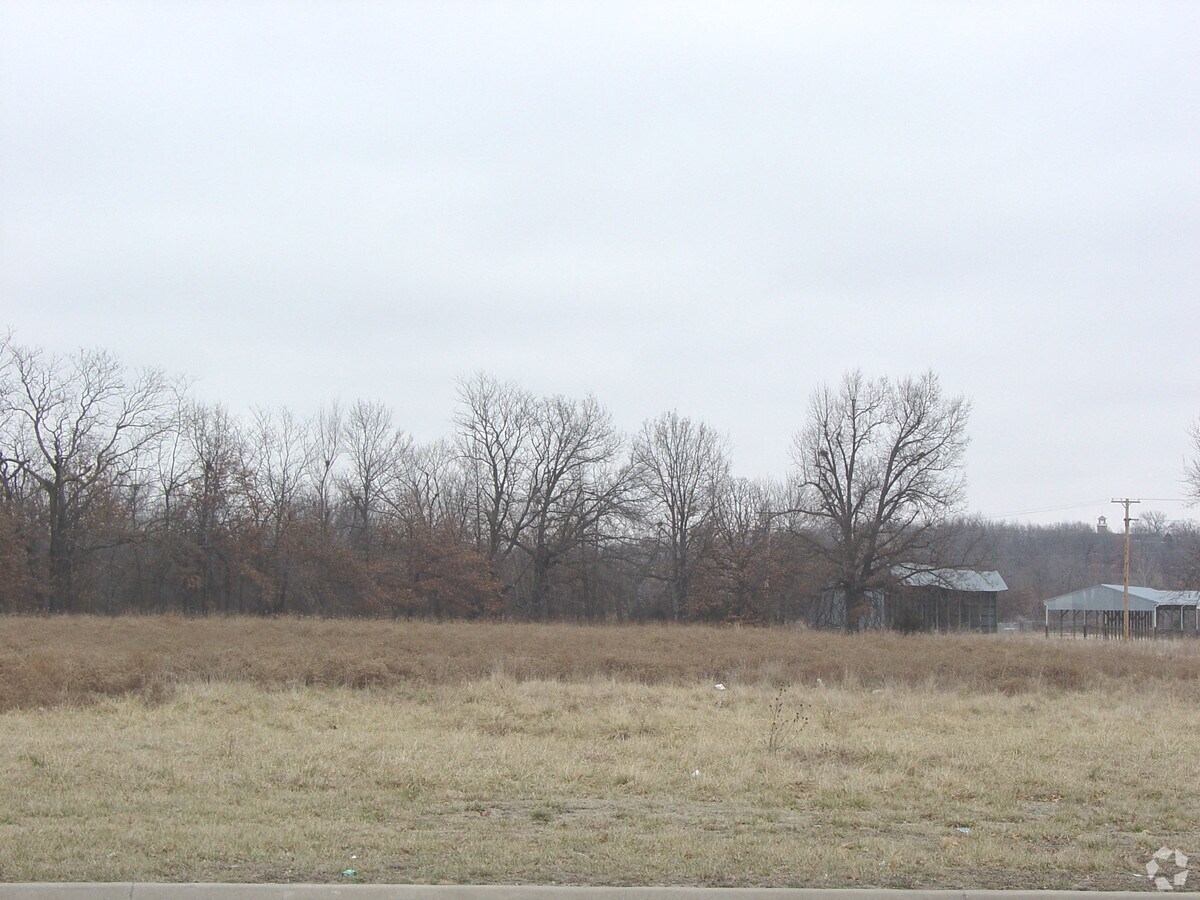 300 Plaza Dr, Harrisonville, MO 64701