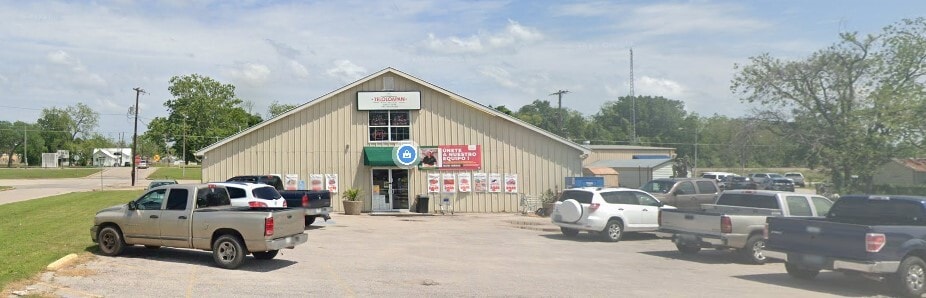 1006 12th St, Hempstead, TX for lease - Primary Photo - Image 1 of 32