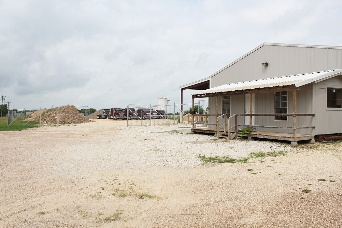 236 Leeper Ln, Victoria, TX for sale Primary Photo- Image 1 of 1
