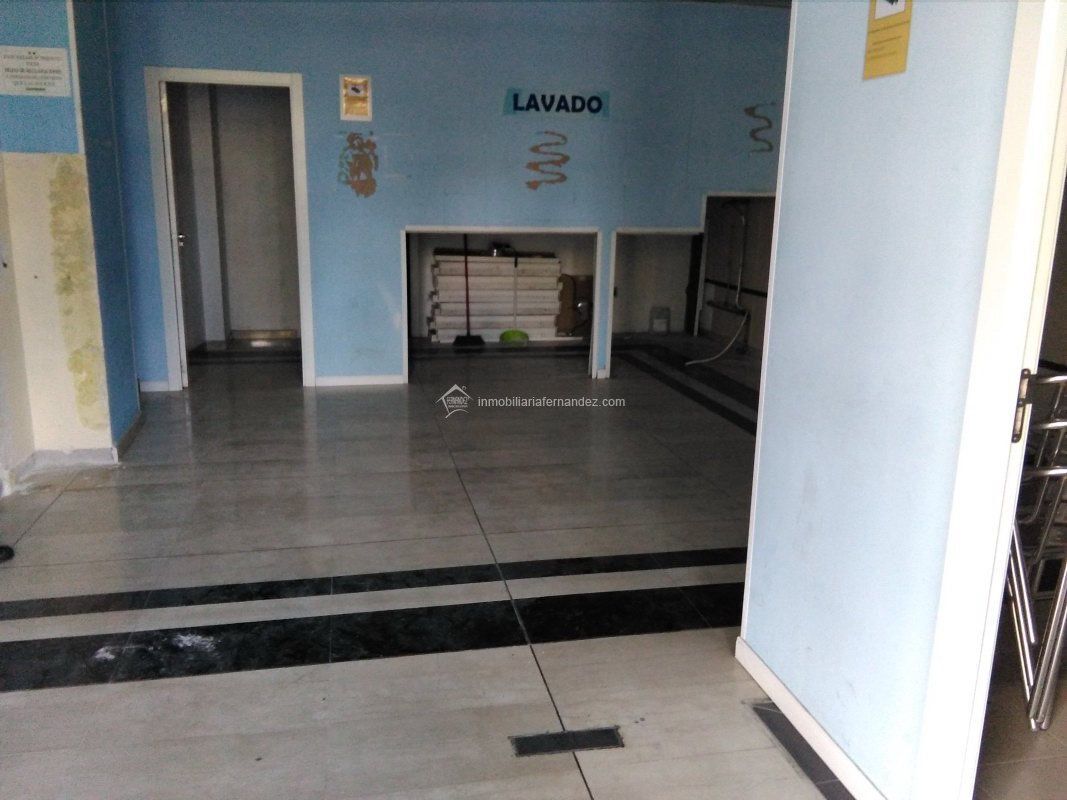 Retail in Cáceres, Cáceres for lease Building Photo- Image 1 of 9