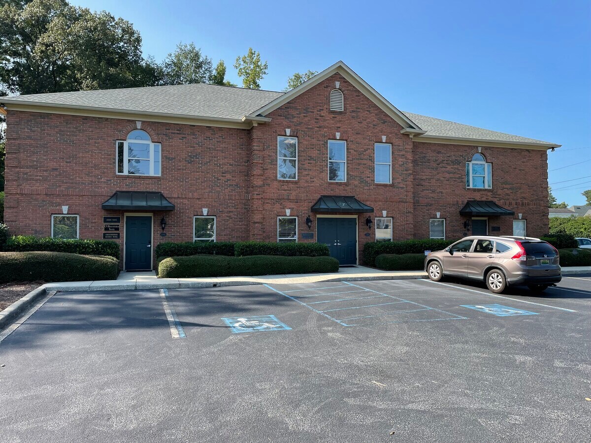 4908 Cahaba River Rd, Birmingham, AL 35243