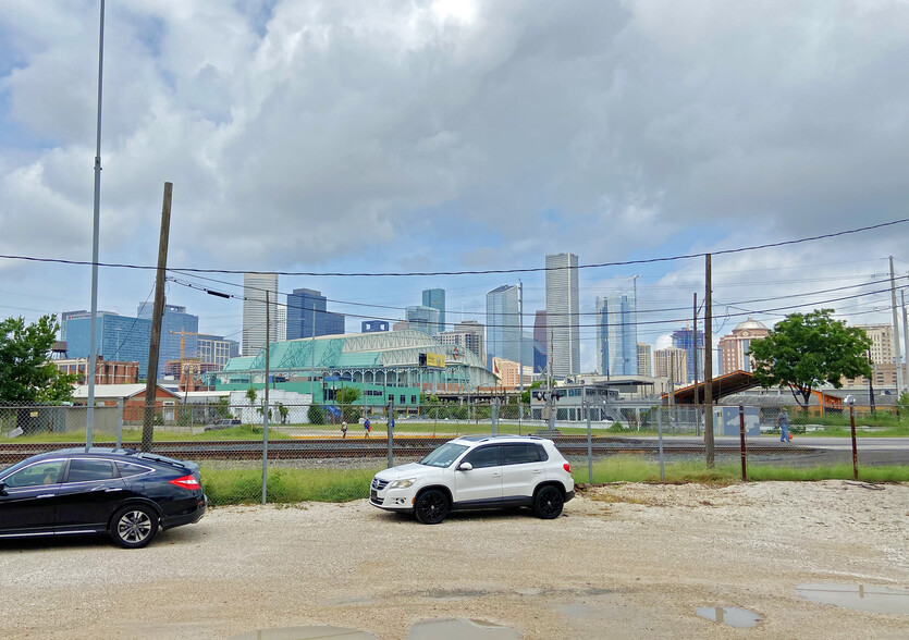 2220 Commerce St, Houston, TX for lease - Building Photo - Image 3 of 7