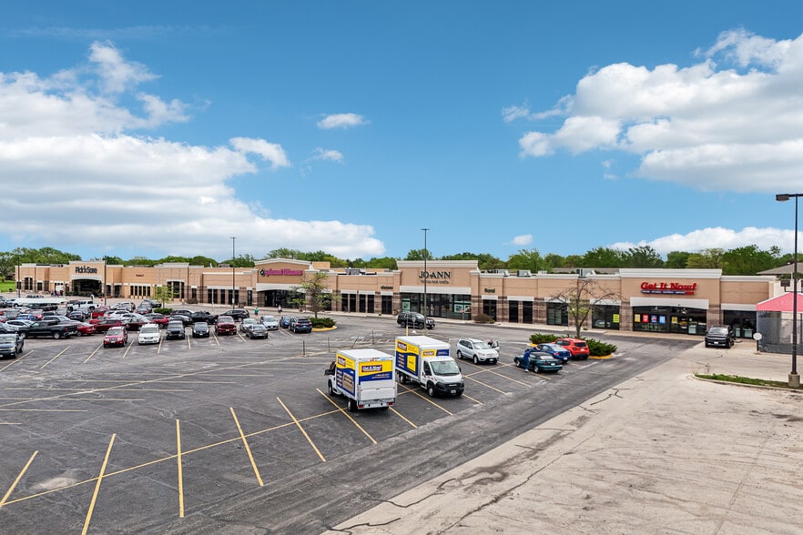 760-800 W Johnson St, Fond Du Lac, WI for lease - Building Photo - Image 3 of 5