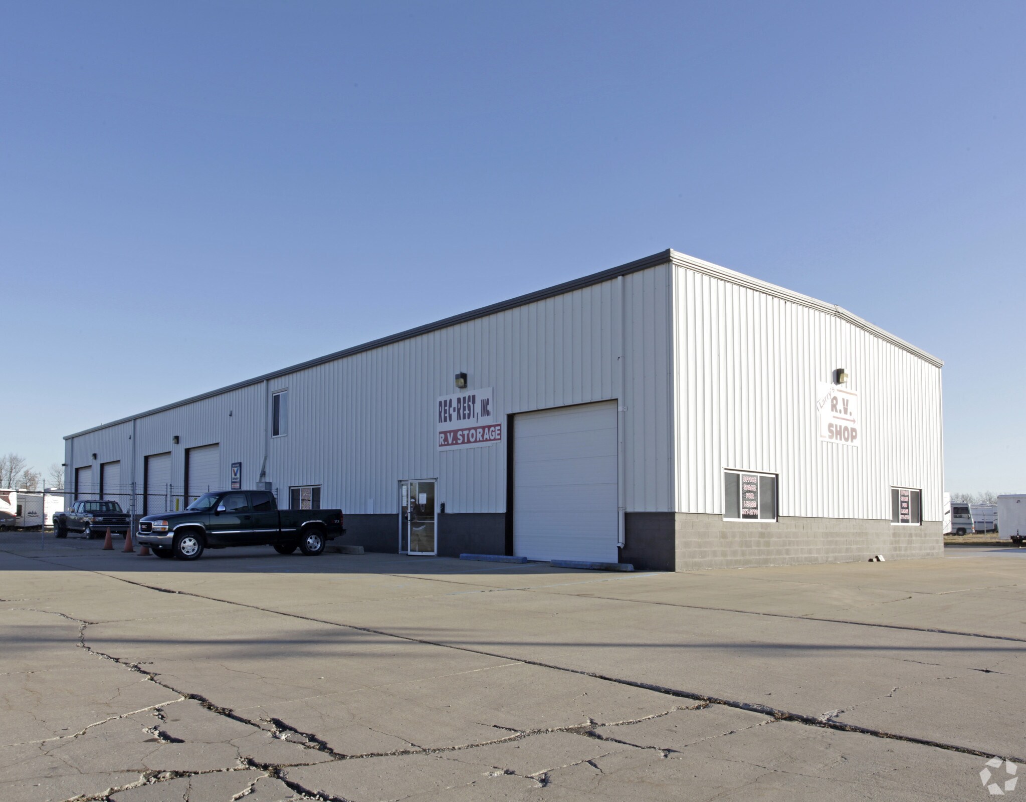 6900 E 14 Mile Rd, Warren, MI for sale Building Photo- Image 1 of 1