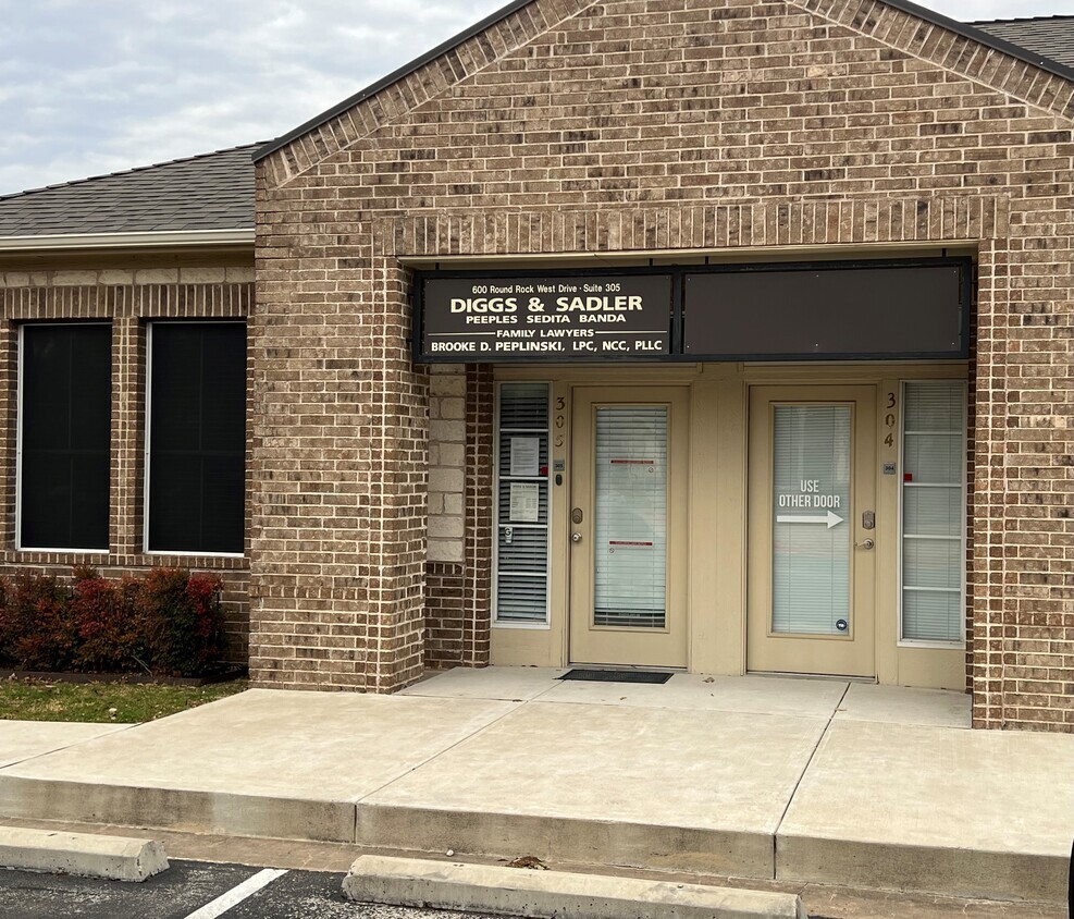 600 Round Rock West, Round Rock, TX for sale Building Photo- Image 1 of 1