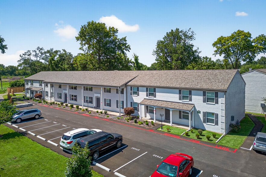 Wilson Park Gardens Apartments portfolio of 4 properties for sale on LoopNet.com - Building Photo - Image 2 of 27