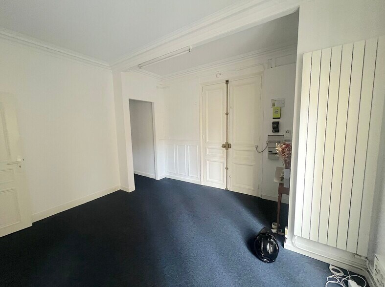 Office in Paris for lease - Building Photo - Image 2 of 7