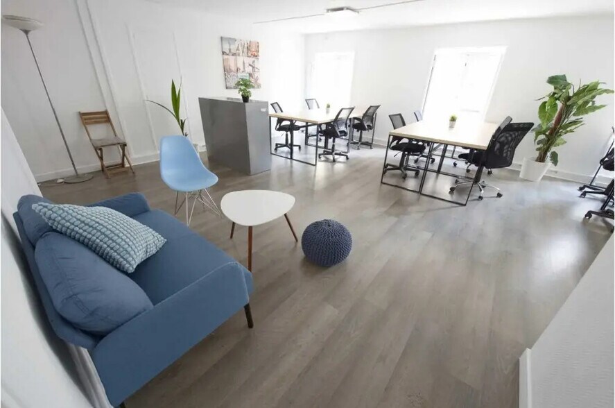 Office in Paris for lease - Building Photo - Image 1 of 6