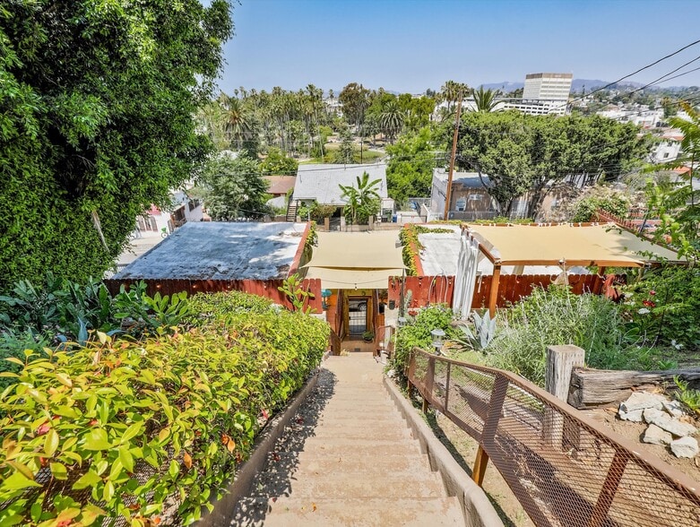 1016 Laguna Ave, Los Angeles, CA for sale - Building Photo - Image 3 of 28