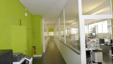 Office in Paris for lease Interior Photo- Image 1 of 3