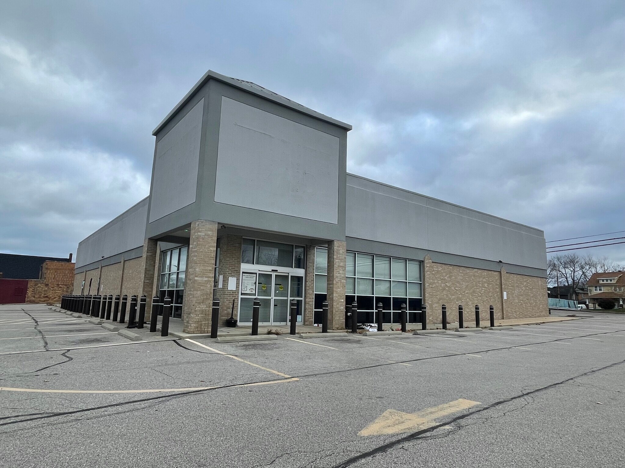 2709 Broadway, Lorain, OH for sale Primary Photo- Image 1 of 1