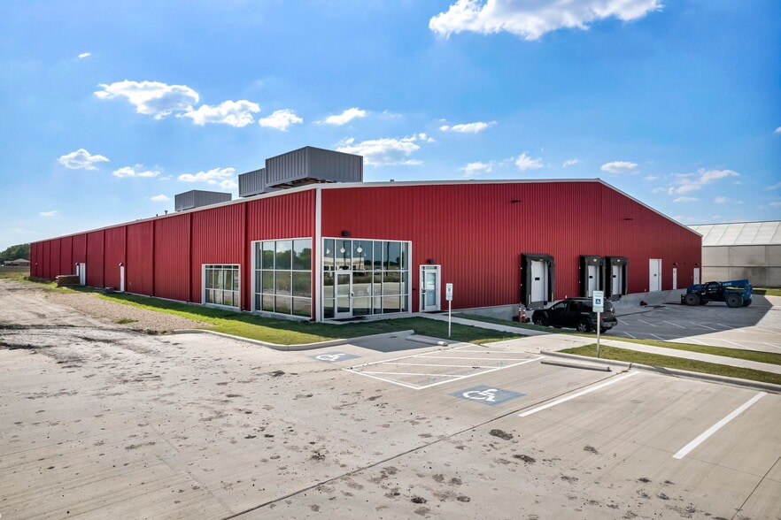 1205 Reed Dr, Lockhart, TX for lease - Building Photo - Image 3 of 27