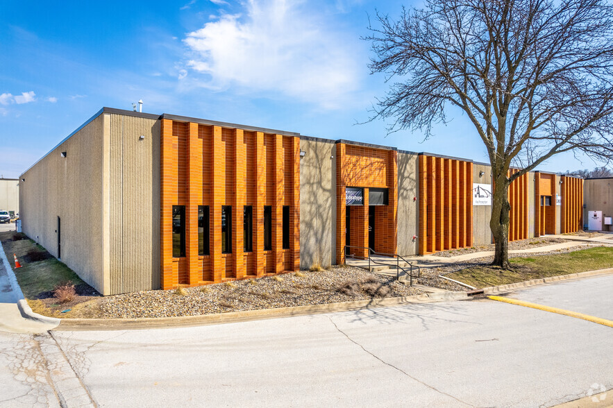 601 SW 9th St, Des Moines, IA for lease - Building Photo - Image 1 of 8