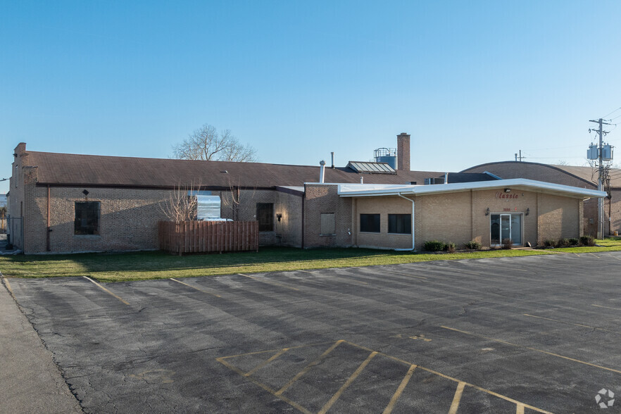 3800 Wesley Ter, Schiller Park, IL for sale - Primary Photo - Image 1 of 5