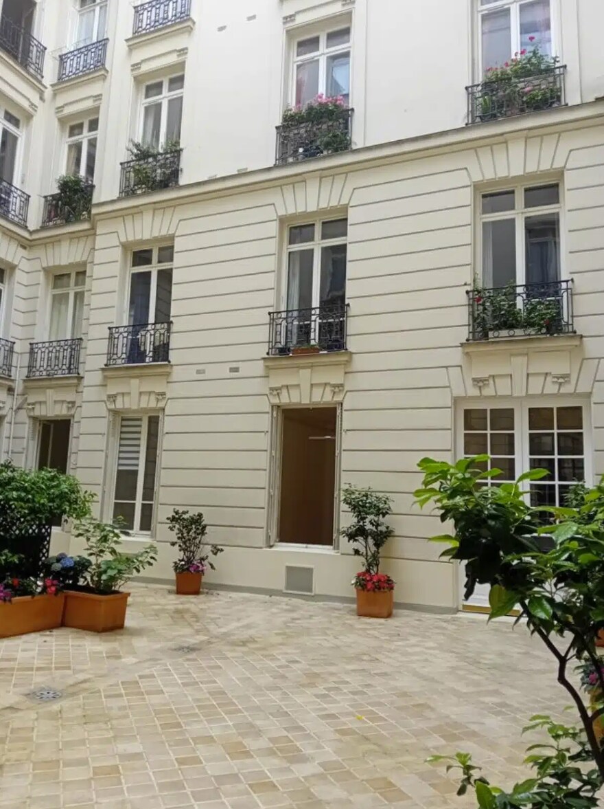 Office in Paris for lease Building Photo- Image 1 of 3