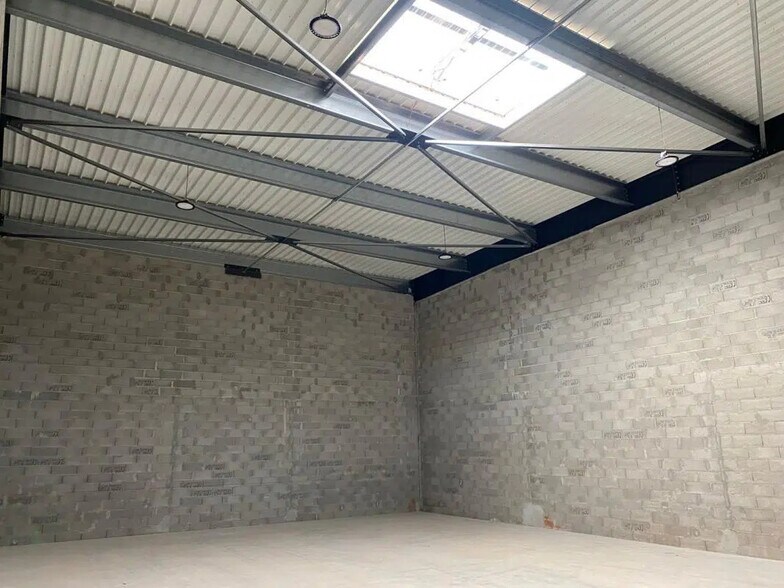 Industrial in Brignoles for lease - Interior Photo - Image 3 of 4