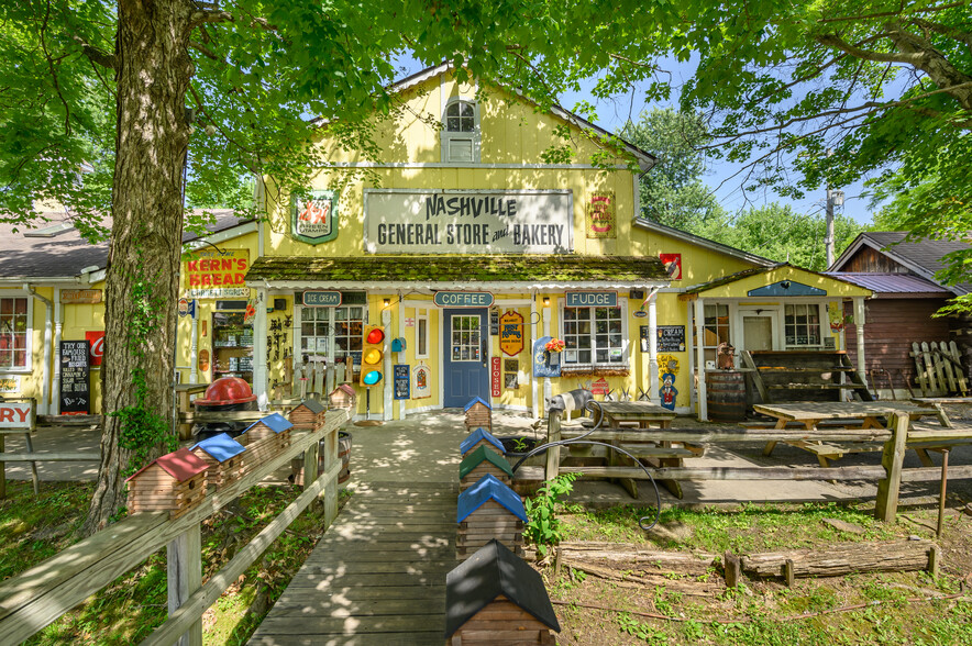 132 E Washington St, Nashville, IN for sale - Building Photo - Image 1 of 1