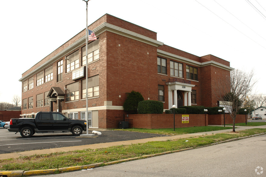 230 E Montgomery Ave, Clarksville, IN for lease - Building Photo - Image 2 of 9