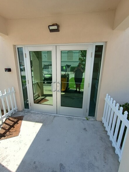 2100 SW Gatlin Blvd, Port Saint Lucie, FL for lease - Building Photo - Image 1 of 4