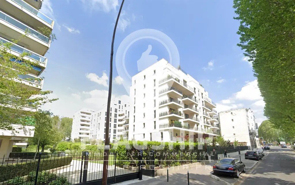 Office in Neuilly-sur-Seine for lease Building Photo- Image 1 of 2