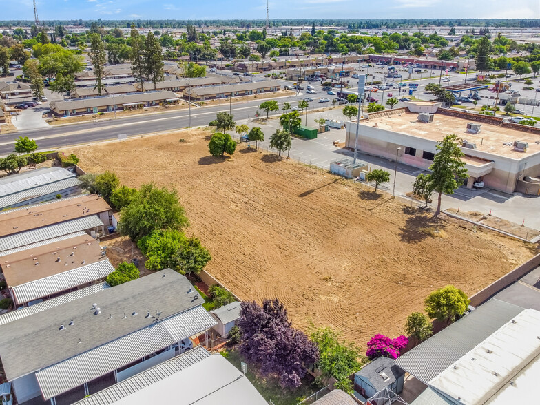 2740 W Ashlan Ave, Fresno, CA for sale - Building Photo - Image 3 of 9