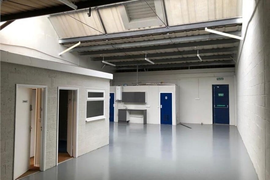 Stacey Bushes, Milton Keynes for lease - Interior Photo - Image 3 of 5