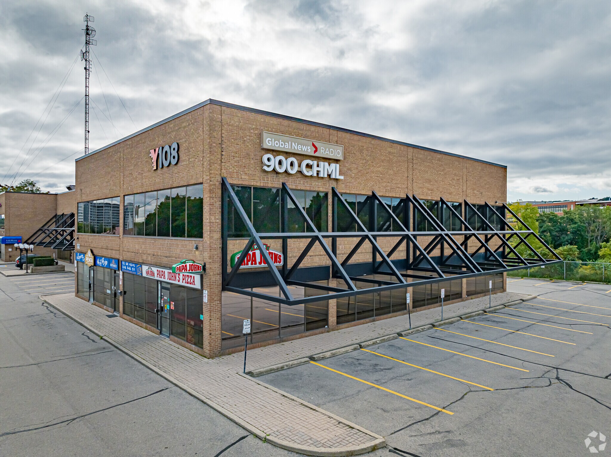 875 Main St W, Hamilton, ON for sale Primary Photo- Image 1 of 1