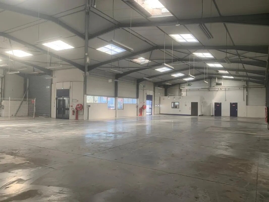 Industrial in Bourg-en-Bresse for lease Interior Photo- Image 1 of 14