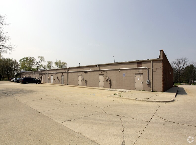 54750-54840 Mound Rd, Shelby Township, MI for lease - Building Photo - Image 2 of 4