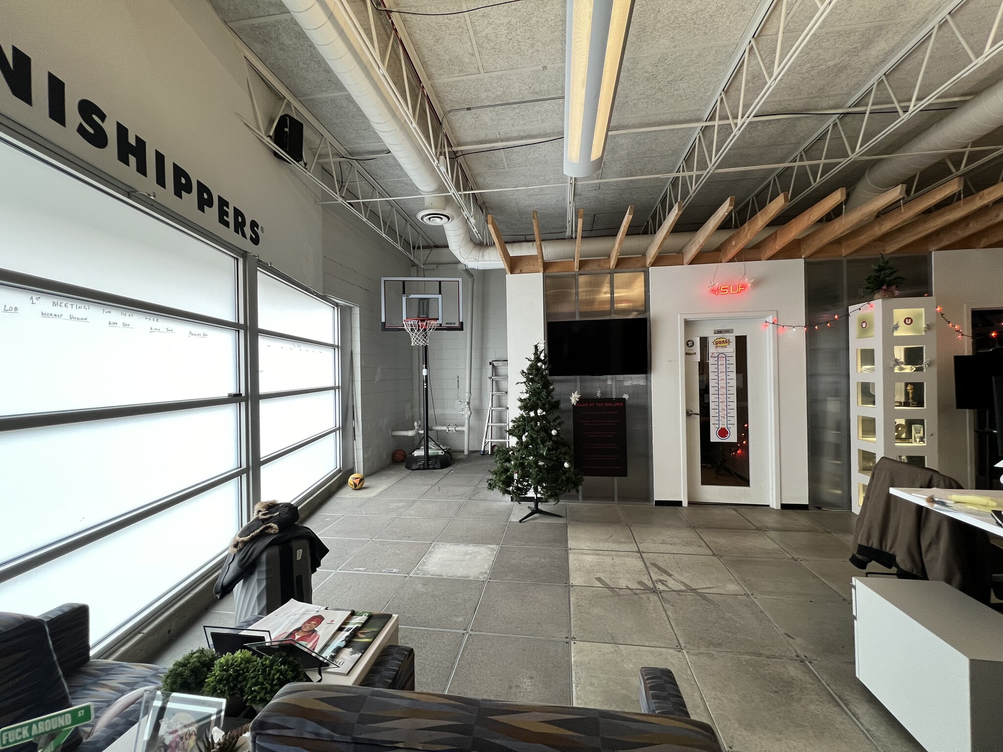 111 Adell Pl, Elmhurst, IL for lease Interior Photo- Image 1 of 16