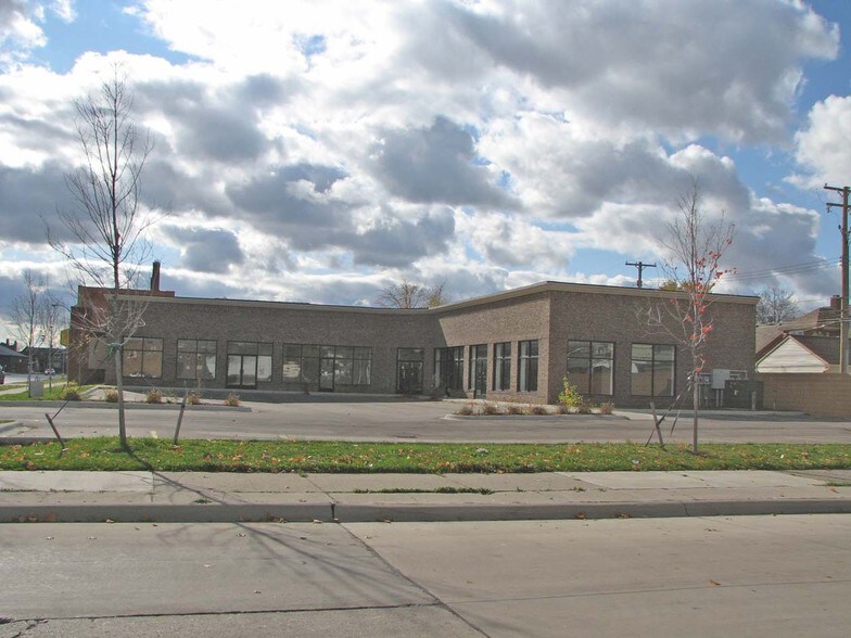 7733 Schaefer Rd, Dearborn, MI 48126