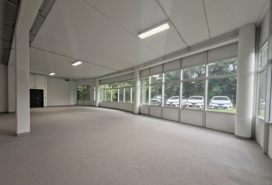 Industrial in Tigery for lease Interior Photo- Image 1 of 1