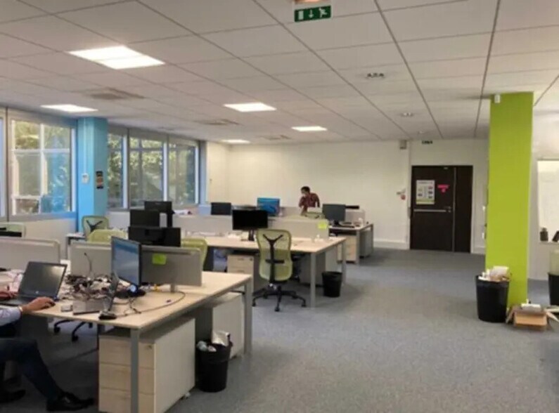 Office in Meudon for lease - Interior Photo - Image 3 of 7
