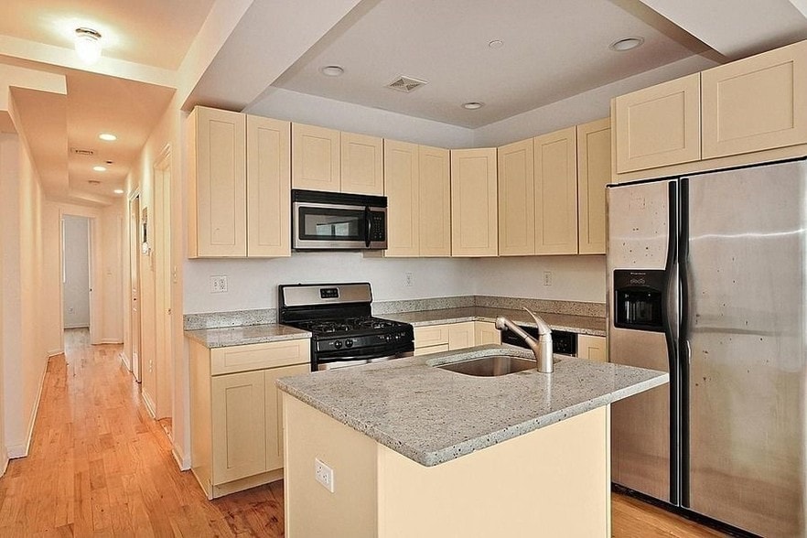 300 20th St, Brooklyn, NY for sale - Interior Photo - Image 2 of 7