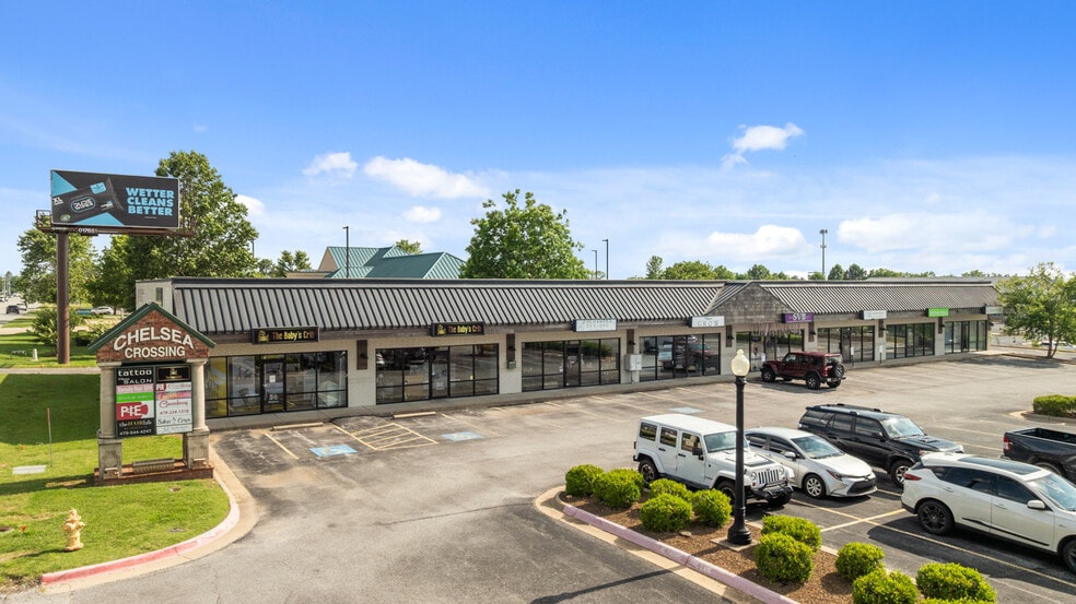 2212 S Walton Blvd, Bentonville, AR for lease - Building Photo - Image 1 of 14