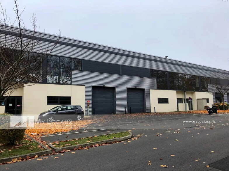 Flex in Le Blanc-Mesnil for lease - Building Photo - Image 1 of 4