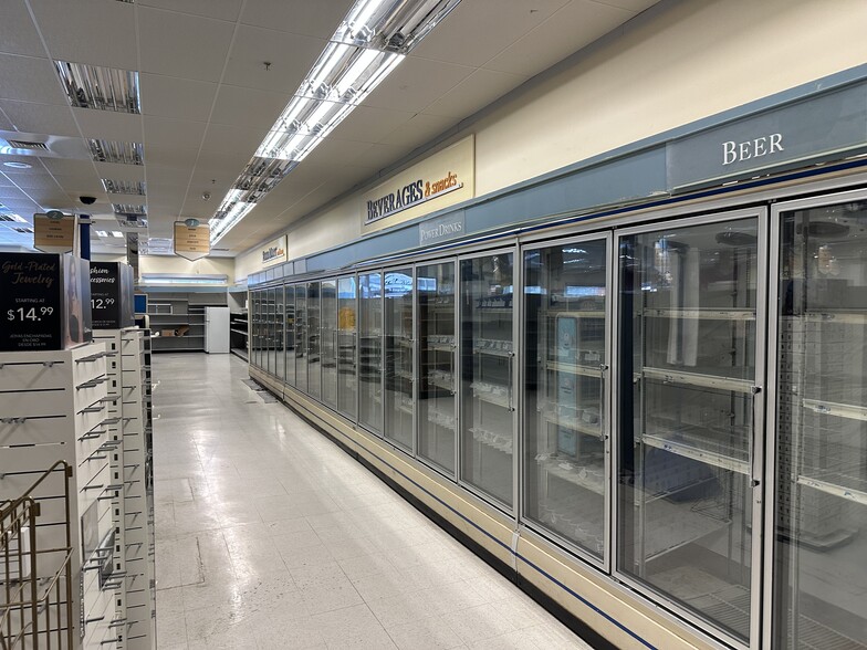 803 Montauk Hwy, Shirley, NY for lease - Building Photo - Image 3 of 15