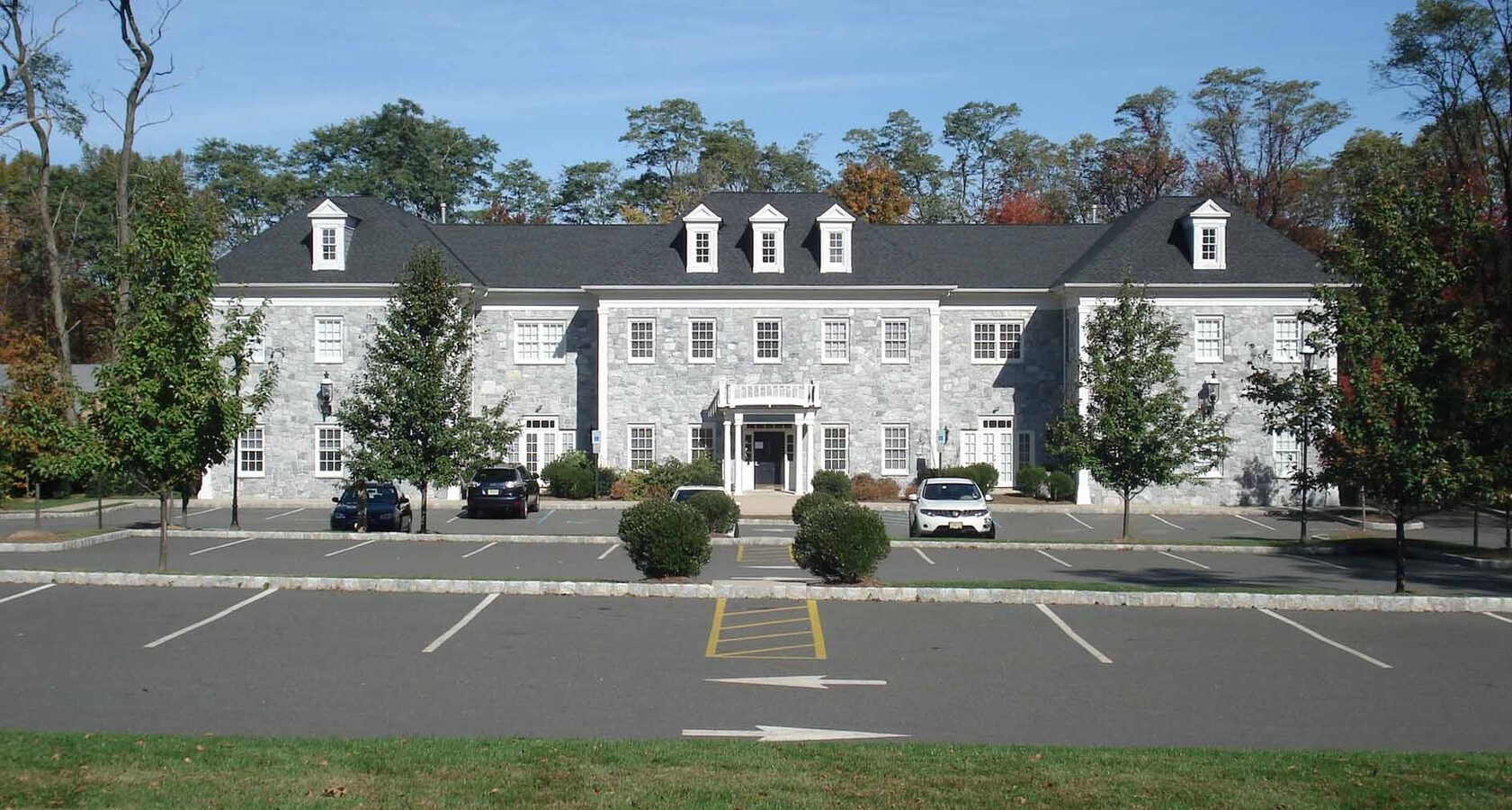 425 Main St, Chester, NJ 07930