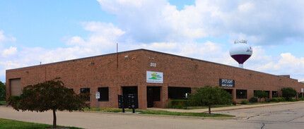 202 Moravian Valley Dr, Waunakee, WI for lease Building Photo- Image 2 of 5