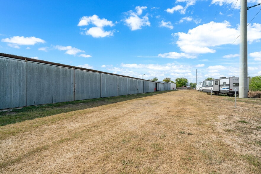 8826 Fm 725, Mcqueeney, TX for sale - Building Photo - Image 2 of 6