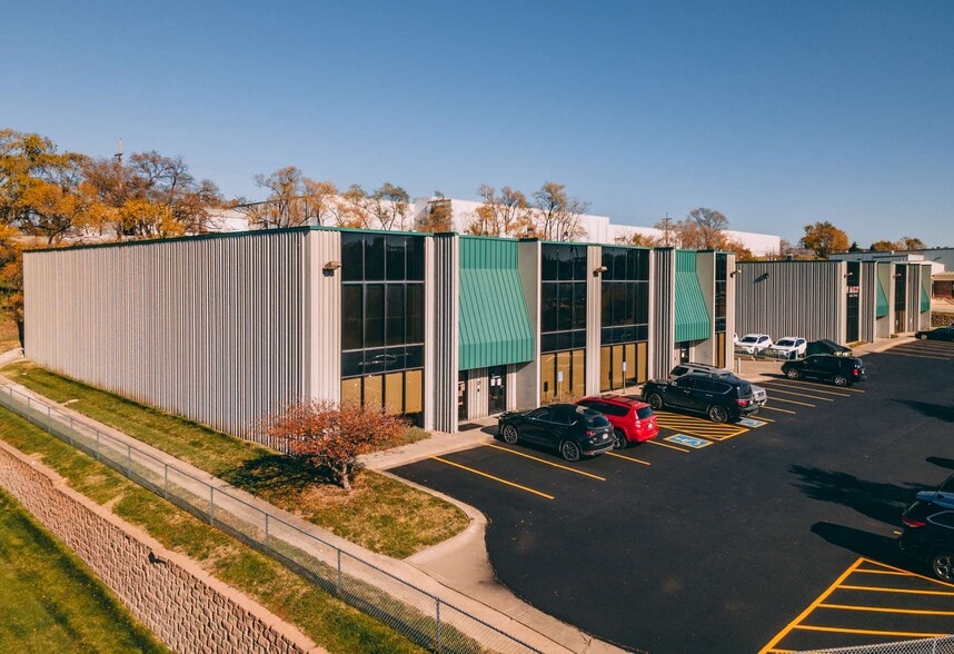 5810-5852 F St, Omaha, NE for lease - Building Photo - Image 1 of 6