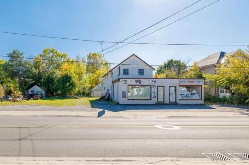 4986 Bridge St, Niagara Falls, ON for sale - Primary Photo - Image 1 of 1