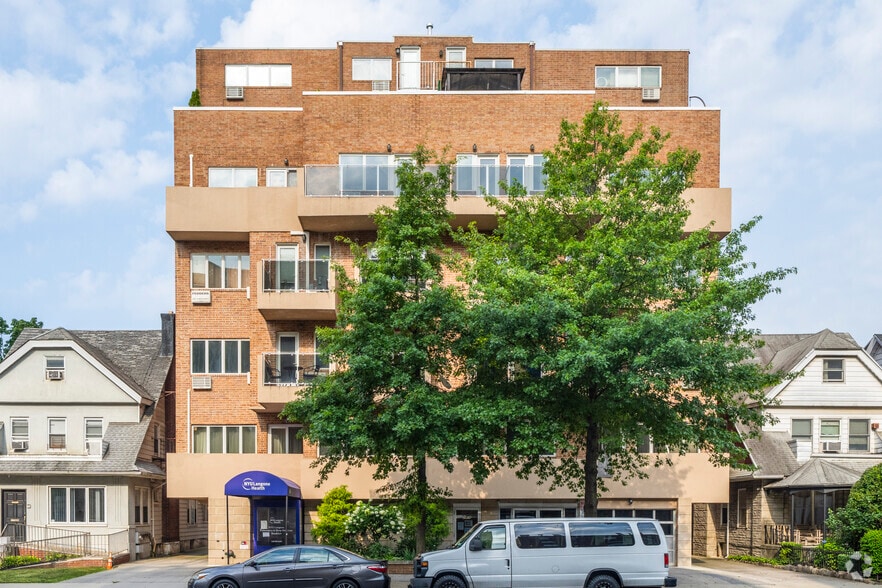 2408-2412 Ocean Ave, Brooklyn, NY for lease - Building Photo - Image 3 of 17