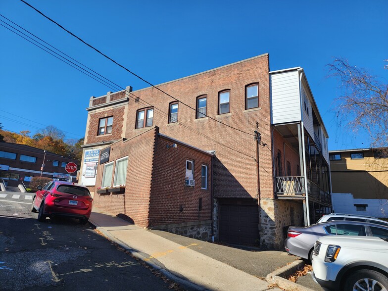 619-621 Main St, Watertown, CT for lease - Building Photo - Image 2 of 2