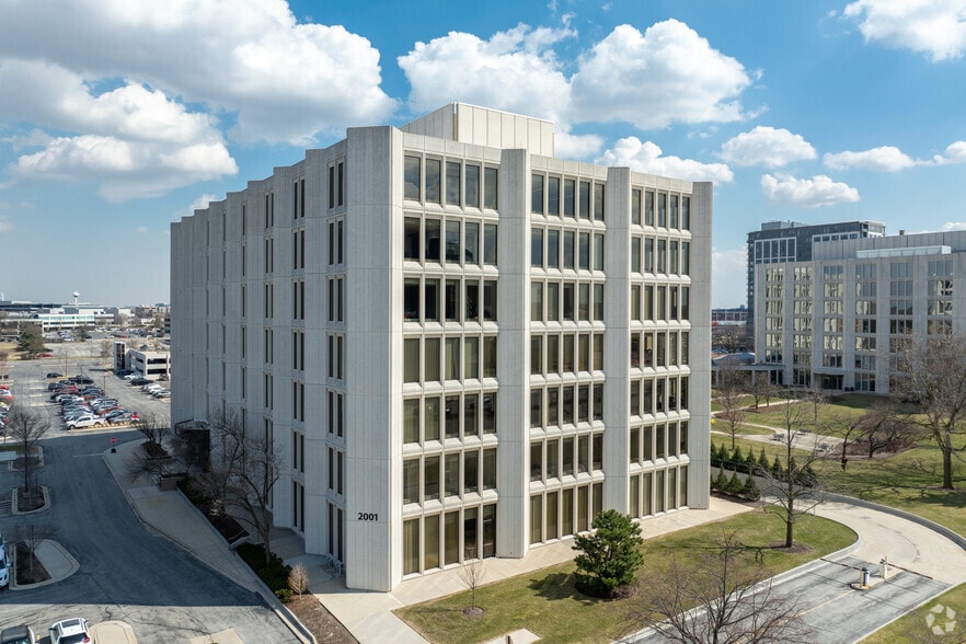 2001 Spring Rd, Oak Brook, IL for lease - Building Photo - Image 2 of 5