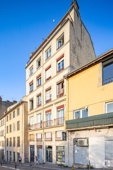 Retail in Lyon for lease - Primary Photo - Image 1 of 1