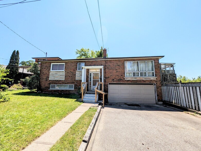 33 Venn Cres, Toronto, ON for sale - Building Photo - Image 3 of 4