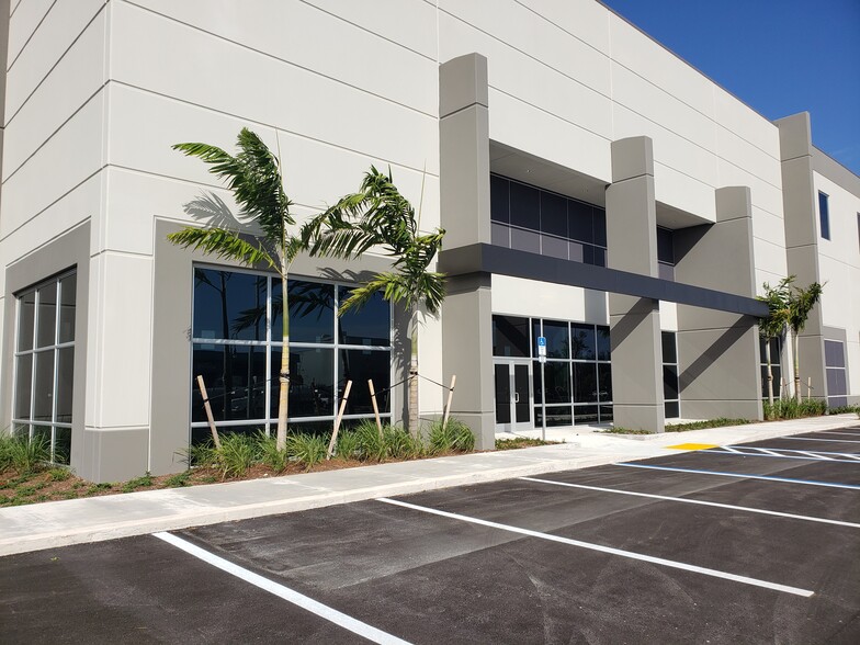 1301 President Barack Obama Hwy, Riviera Beach, FL for sale - Building Photo - Image 1 of 1