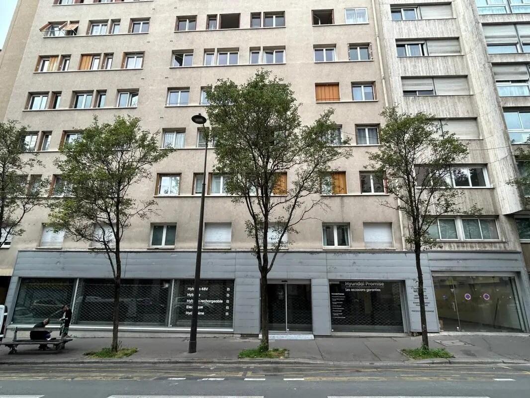 Retail in Paris for lease Building Photo- Image 1 of 9